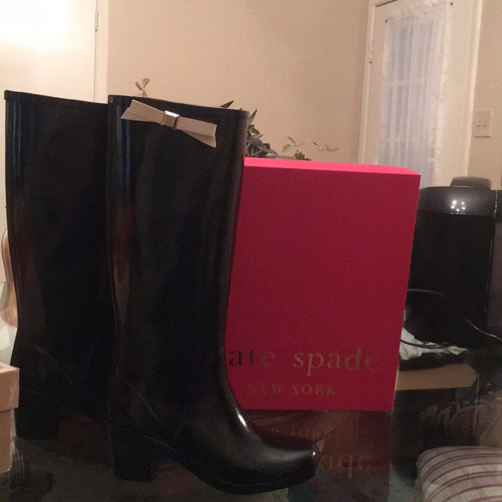 NEVER WORN 7 Kate Spade rubber boot with bow